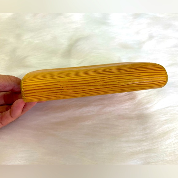 Authentic Louis Vuitton Kisslock wallet - Picture 6 of 15